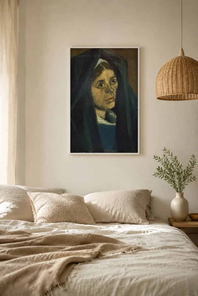 Hlava selky se zeleným šátkem, ručně malovaná olejová reprodukce Van Gogha zarámovaná na stěně elegantní šatny