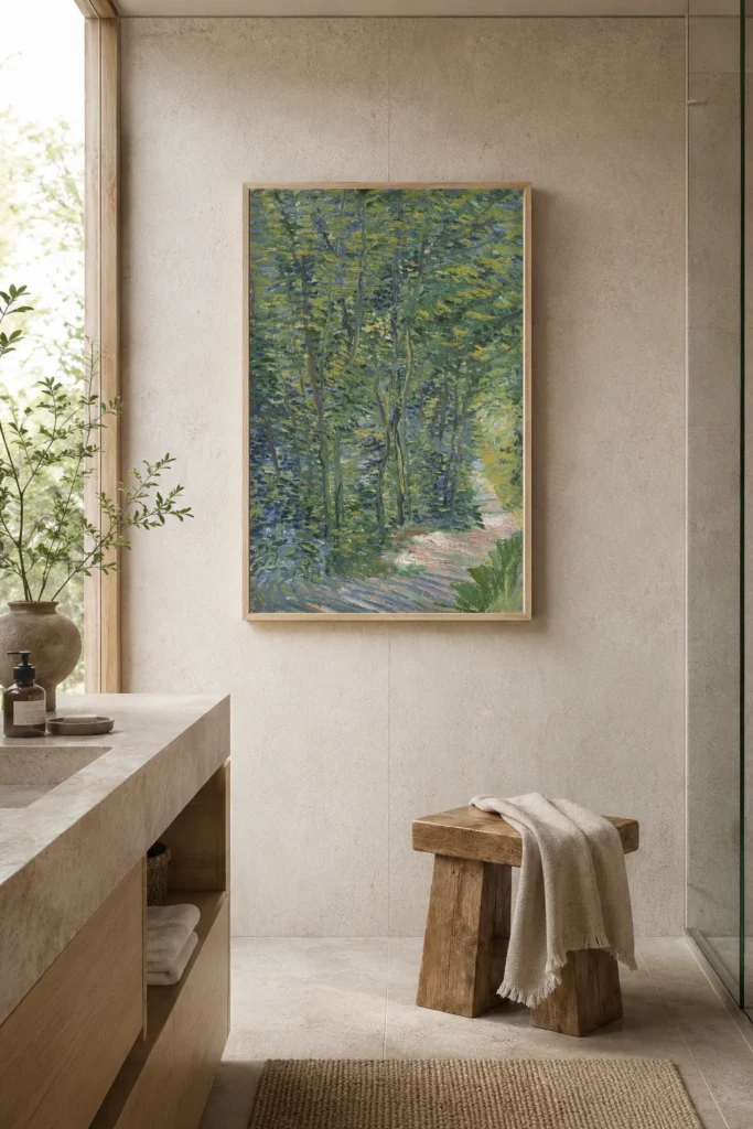 Cesta v lese, ručně malovaná reprodukce olejomalby od Van Gogha zarámovaná na stěně světlé chodby.