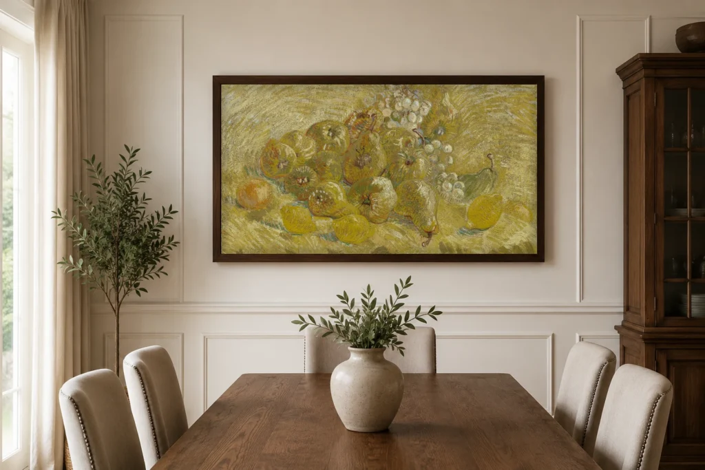 Kvittenit, sitruunat, päärynät ja viinirypäleet, käsin maalattu Van Gogh -öljyjäljennös kehystettynä modernin neutraalisävyisen makuuhuoneen seinällä