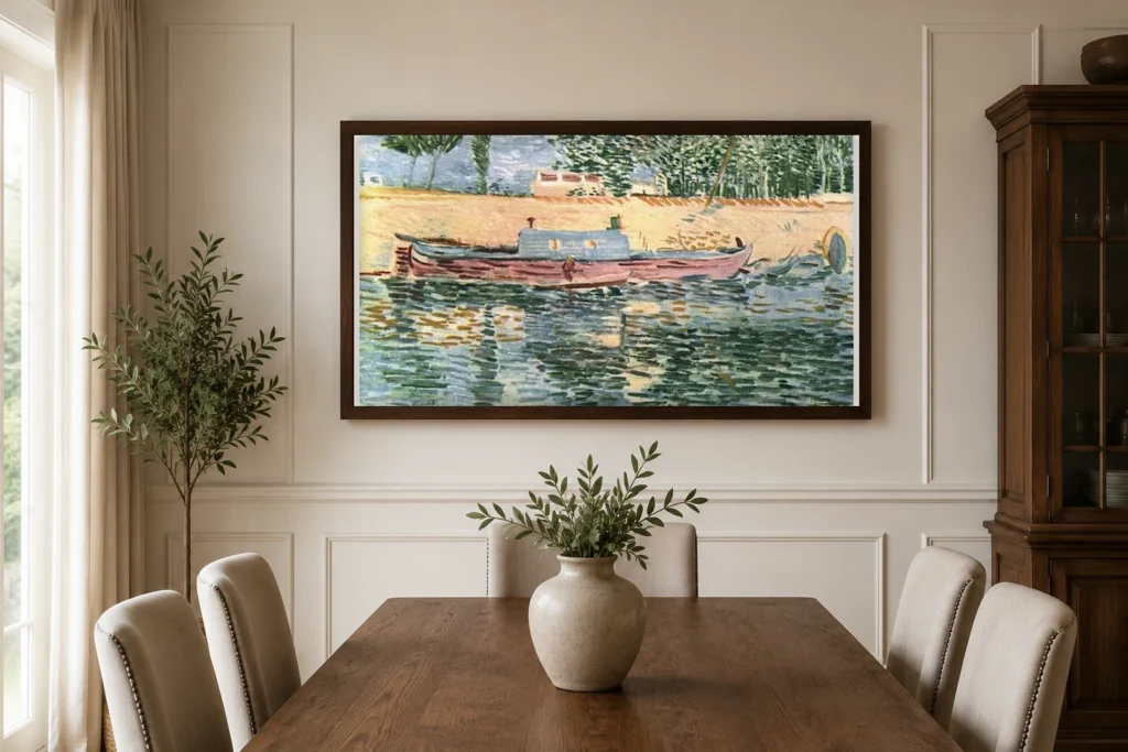 Břehy Seiny s čluny, ručně malovaná olejová reprodukce Van Gogha zarámovaná na stěně moderní ložnice v neutrálních tónech